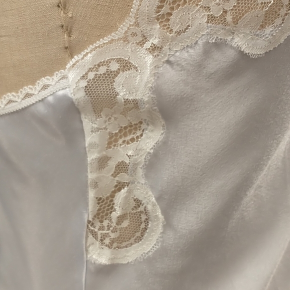 Vintage Lucie Ann USA made Satiny Gown Sexy Satin Negligee Pale Ice Blue w Lace - Picture 5 of 9